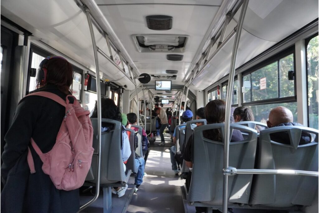 メトロバス車内